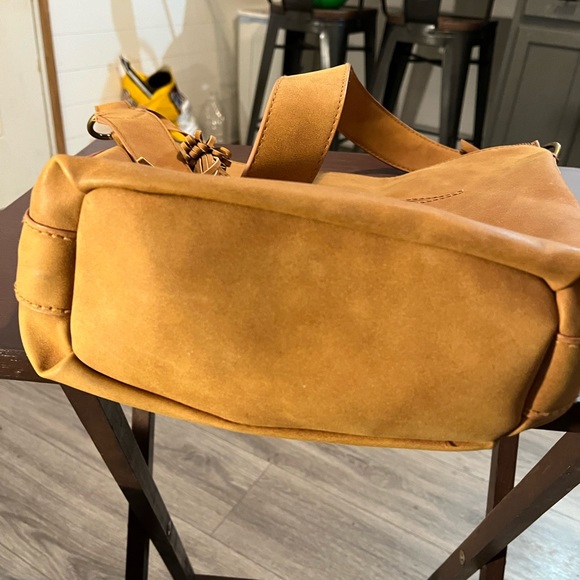 Universal Thread Purse - Picture 4 of 12